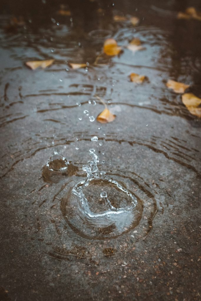 Figez le mouvement des gouttes de pluie sur vos photos