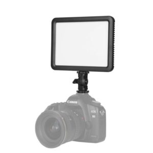 Accessoires pour réaliser des vidéos avec un DSLR : torche LED Quadralite Thea 120